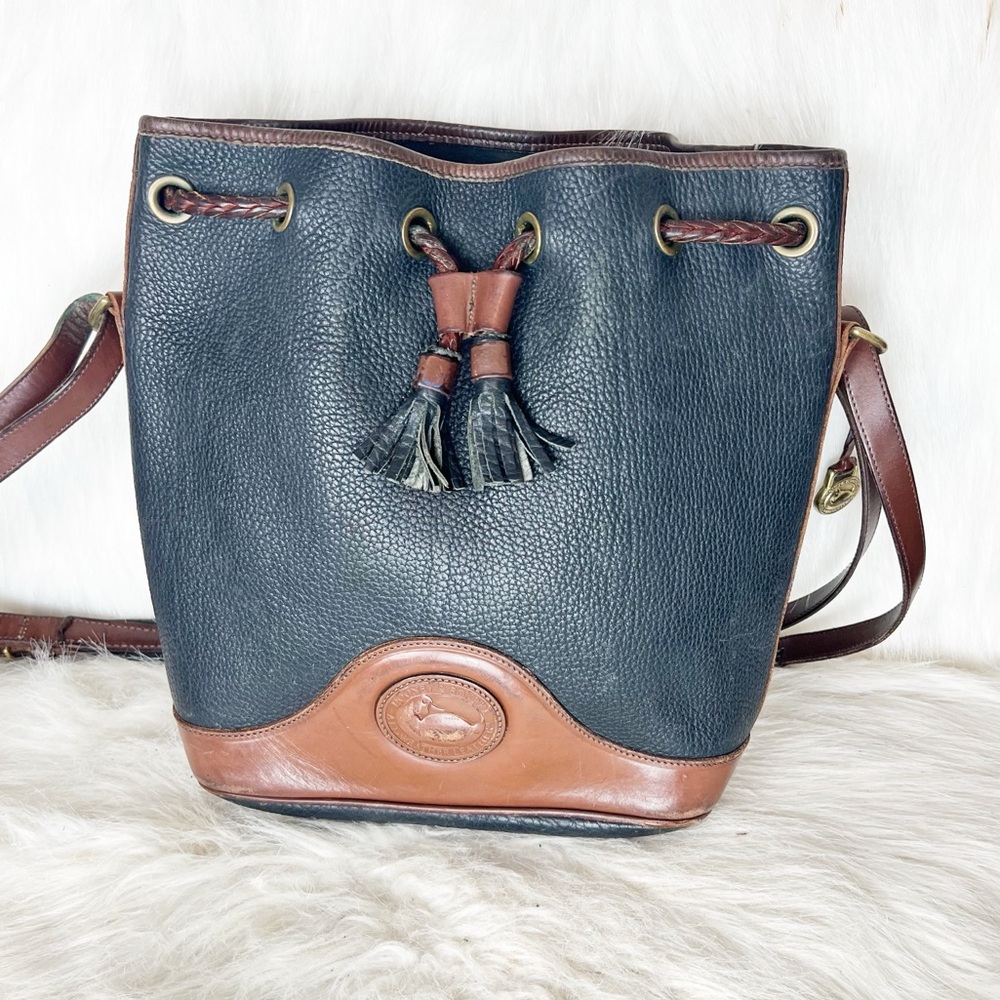 Vintage Dooney & Bourke crossbody bag